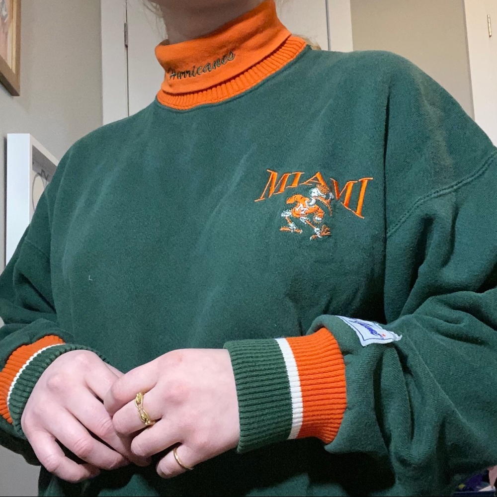 Vintage UM sweatshirt